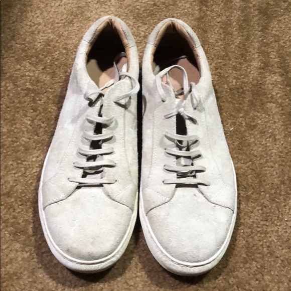 Shoes 👟 - Picture 1 of 4